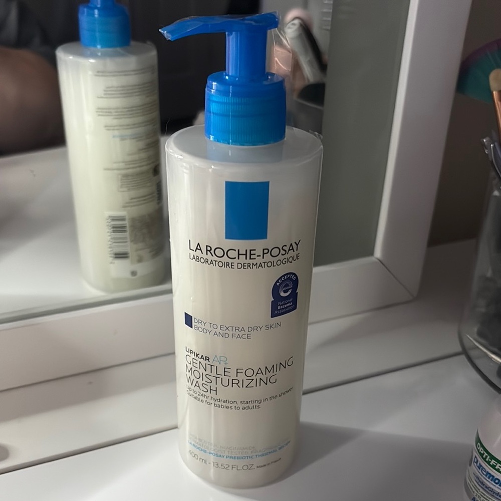 NWT La Roche-Posay Gentle Foaming Moisturizing Wash